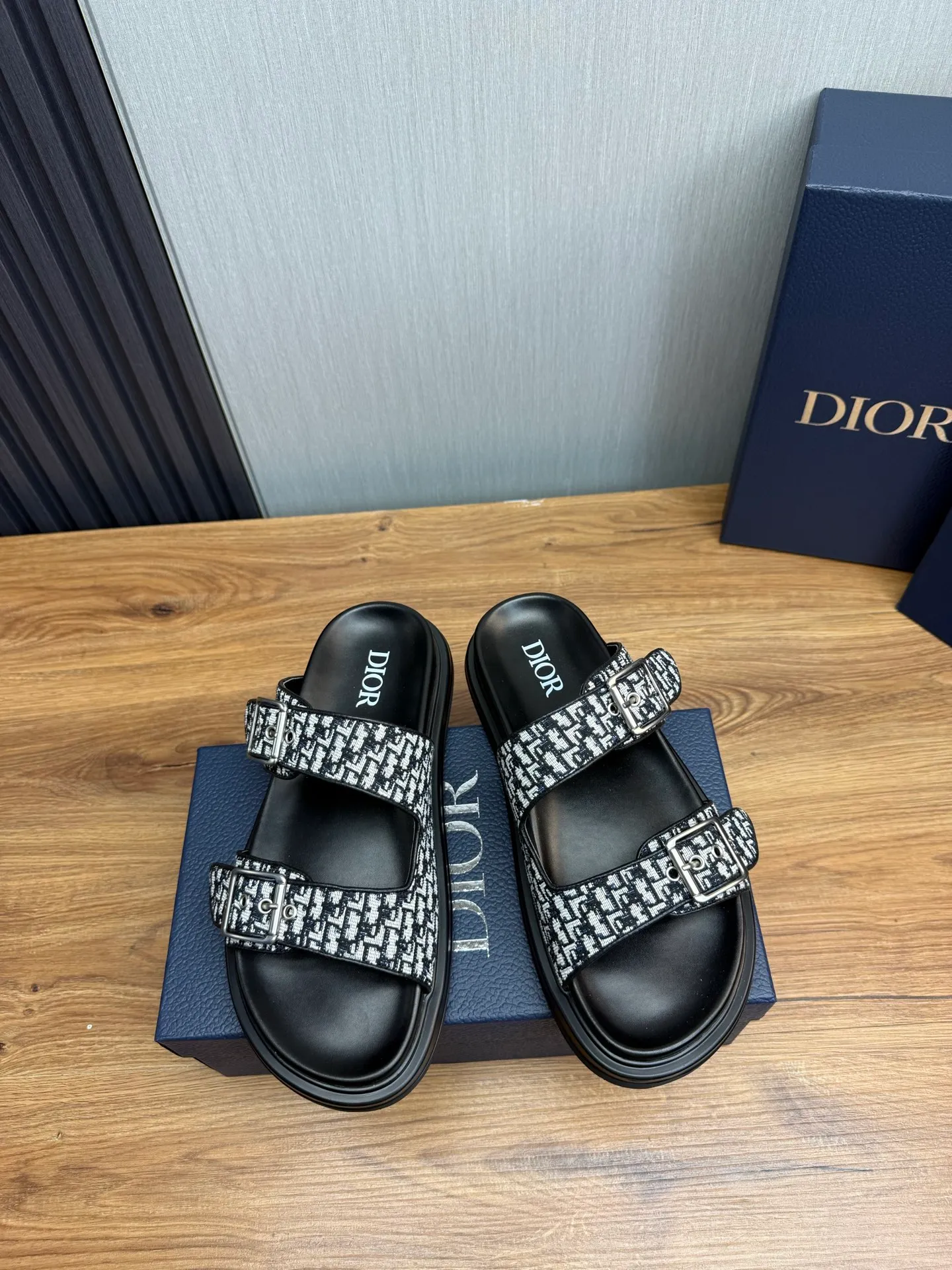 Men's shoes 💰300💰 Dior. Men's slippers 🩴Official website 1:1 production 38-45 yards 45 46 🉑️Customized original material shipped✅